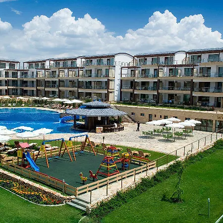 אתר נופש Topola Skies & Aquapark 4*