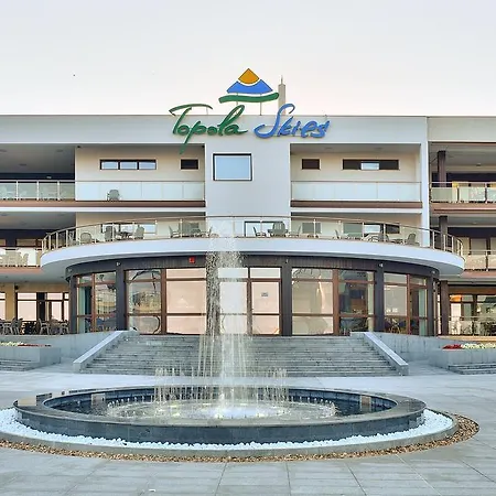 אתר נופש Topola Skies & Aquapark 4*