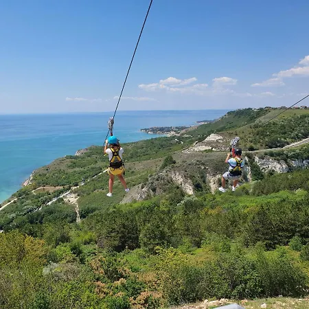 אתר נופש Topola Skies & Aquapark קברנה